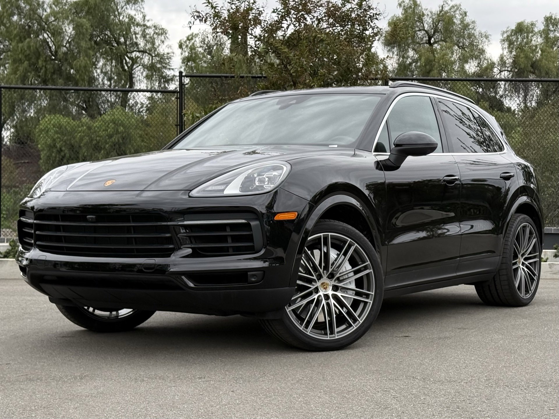 Certified 2022 Porsche Cayenne Platinum Edition image 1