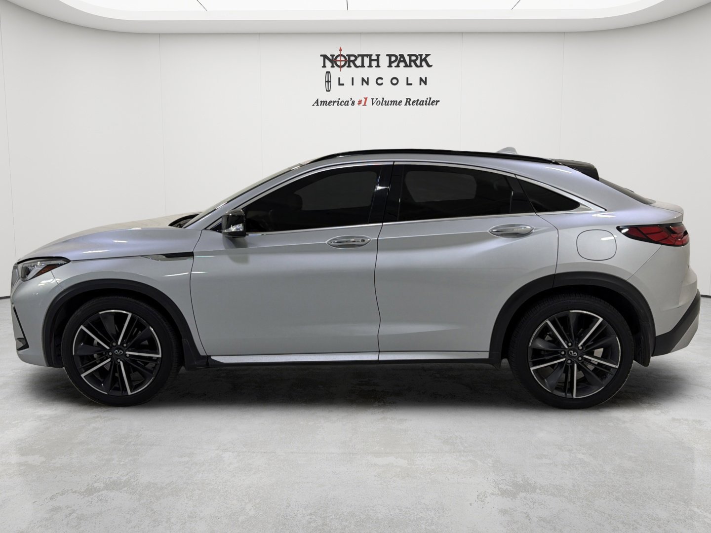 Used 2022 INFINITI QX55 Essential w/ Proassist Package AWD/4WD image 2