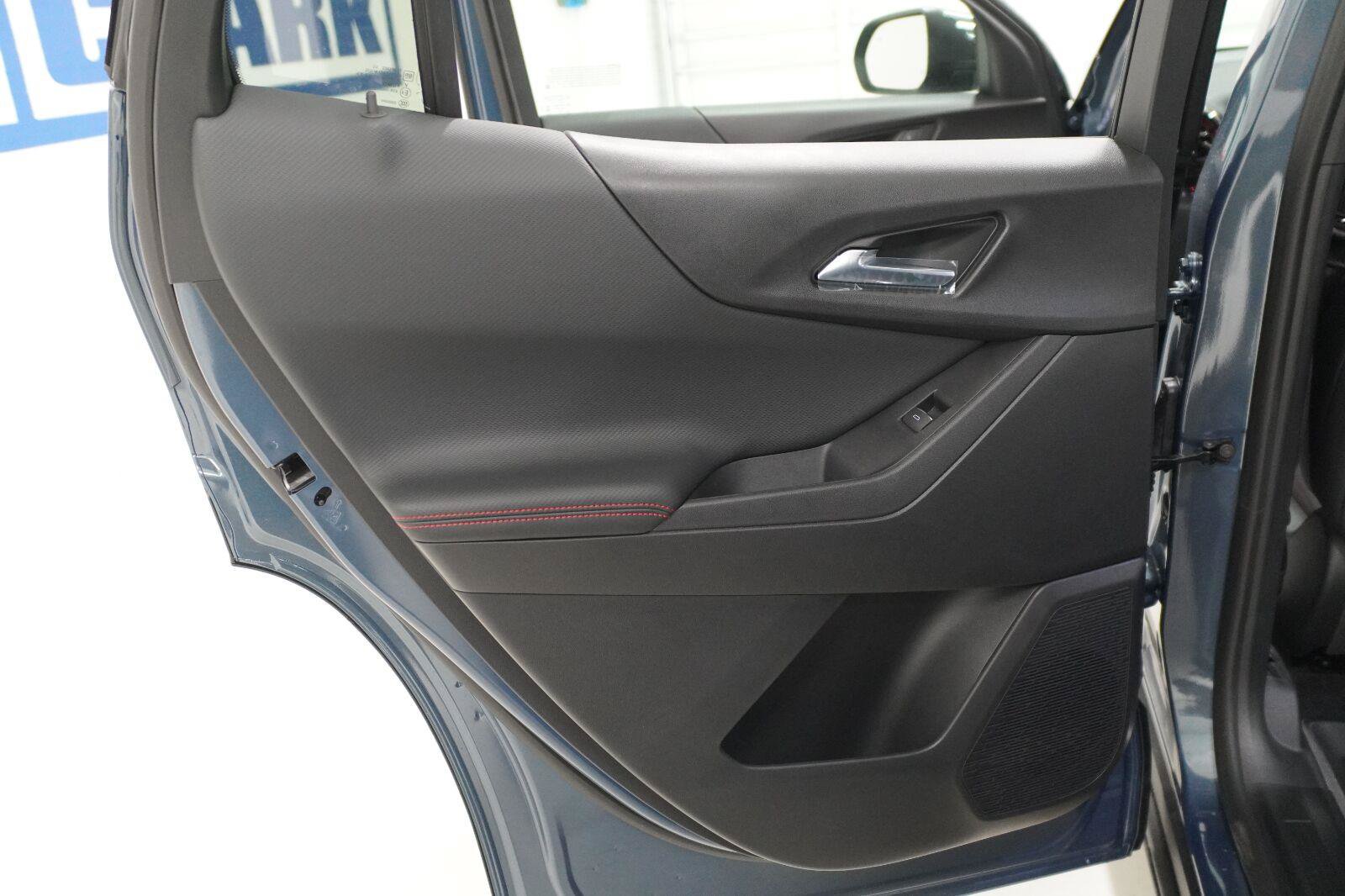 New 2027 Chevrolet Equinox RS w/ LPO, Floor Liner Package FWD image 28