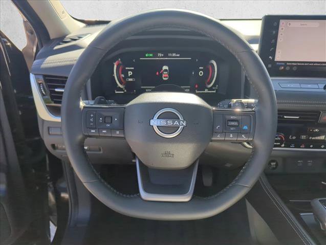 Used 2025 Nissan Rogue Platinum w/ Tech Package image 27