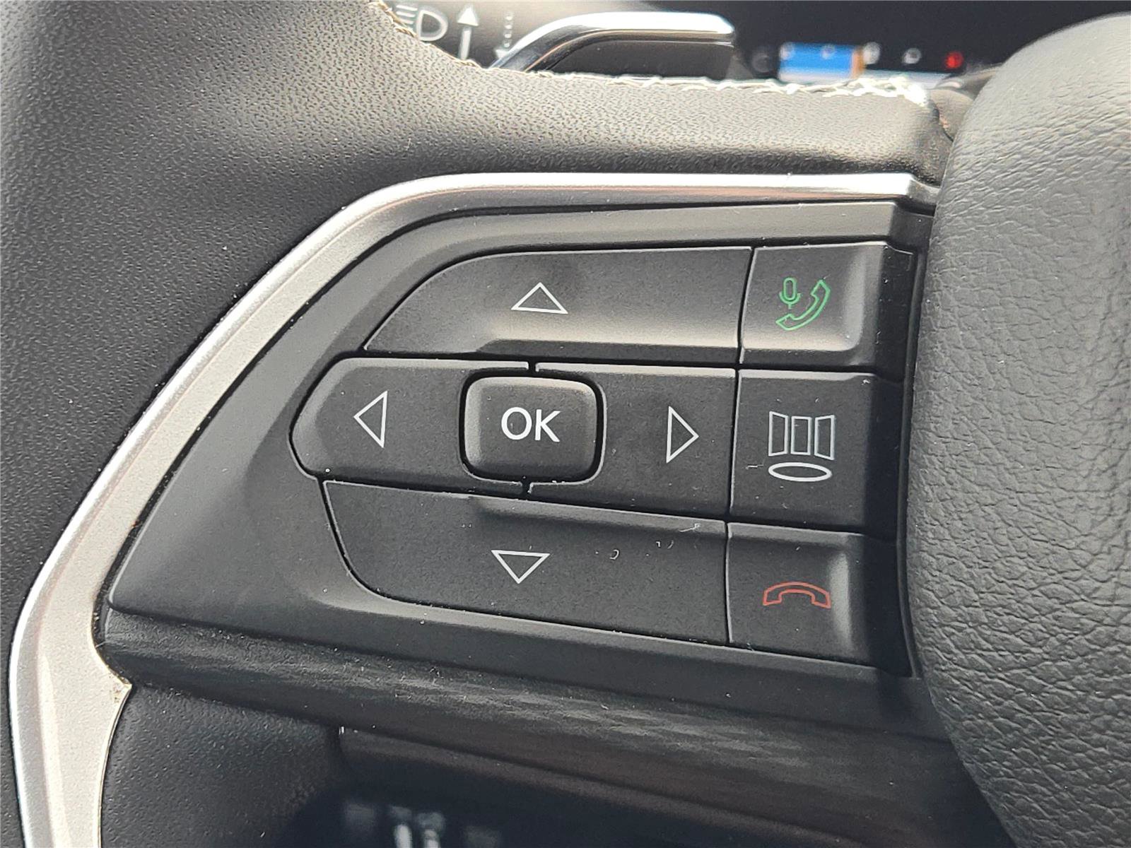 Certified 2024 Jeep Grand Cherokee Altitude image 36