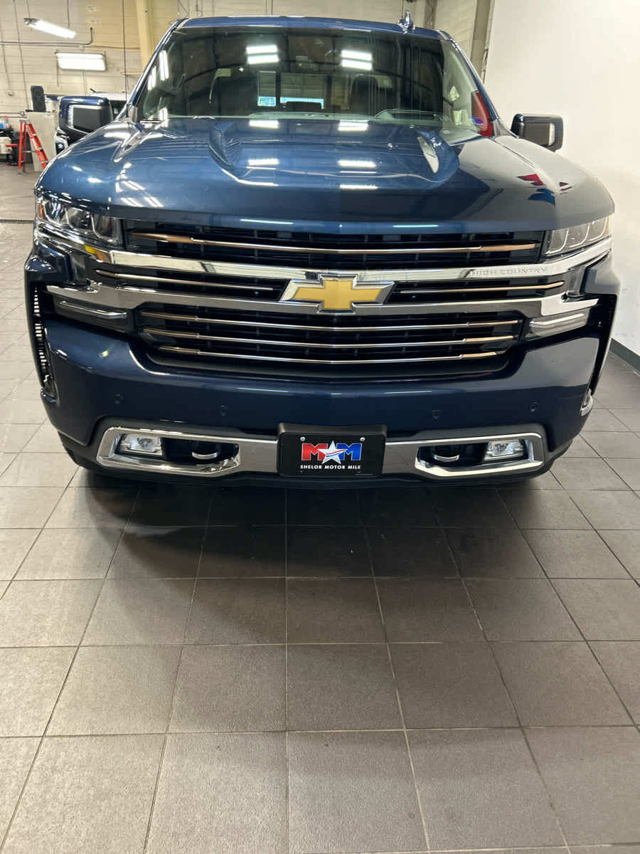 Used 2019 Chevrolet Silverado 1500 High Country w/ Technology Package AWD/4WD image 3