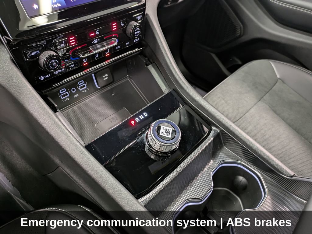 Used 2025 Jeep Grand Cherokee Altitude image 19
