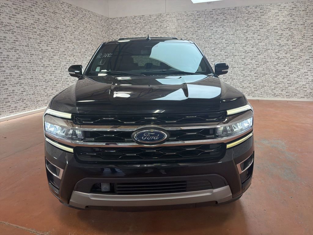 Used 2024 Ford Expedition Limited image 2