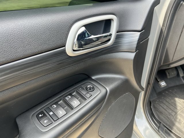 Used 2020 Jeep Grand Cherokee Altitude AWD/4WD image 24