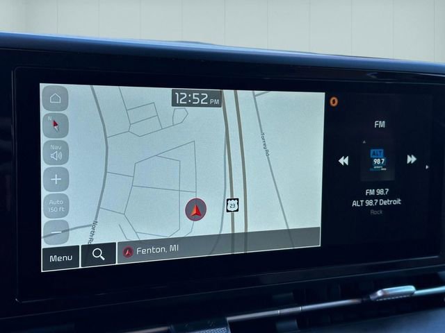 Used 2024 Kia Carnival EX image 22