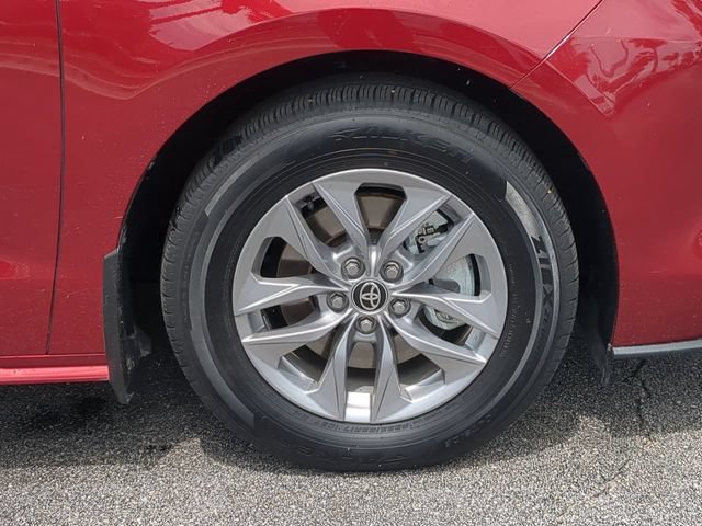 Used 2025 Toyota Sienna XLE FWD image 11