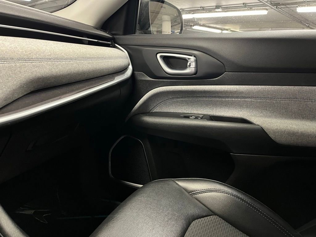 Used 2022 Jeep Compass Latitude image 27