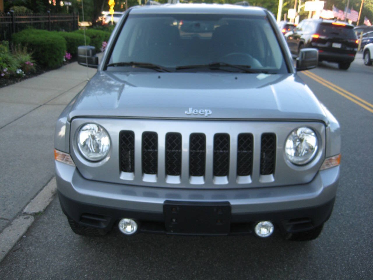 Used 2015 Jeep Patriot Latitude AWD/4WD image 2