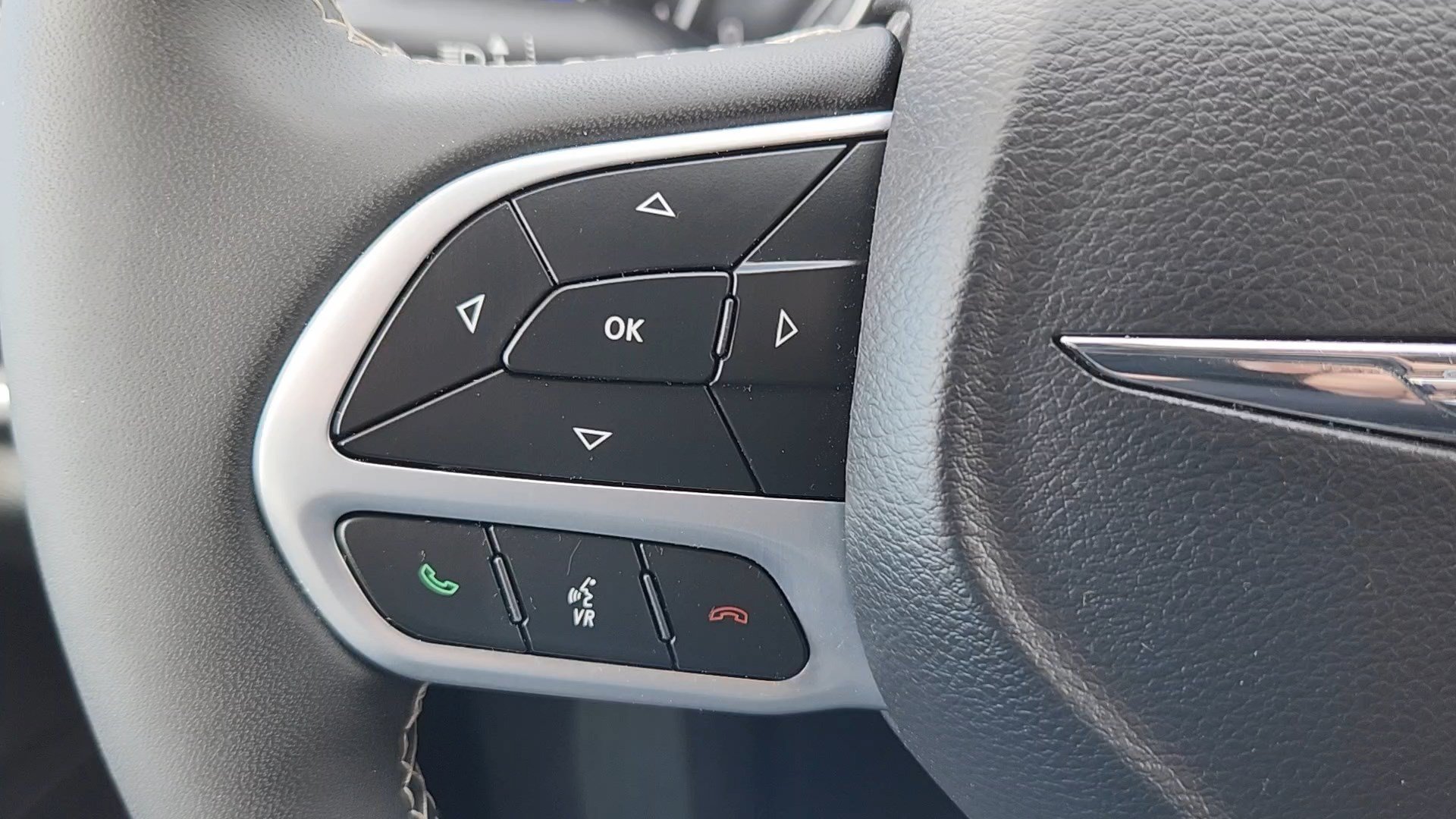 Used 2026 Chrysler Pacifica Limited FWD image 13