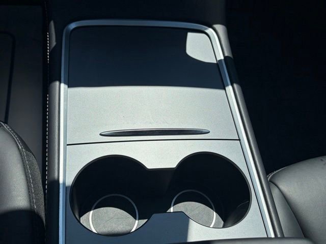 Used 2025 Tesla Model Y Long Range RWD image 23