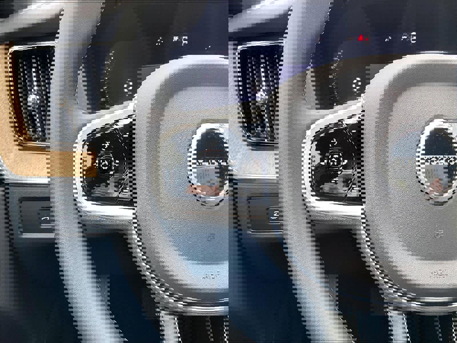 New 2026 Volvo XC60 T8 Plus w/ Climate Package image 17