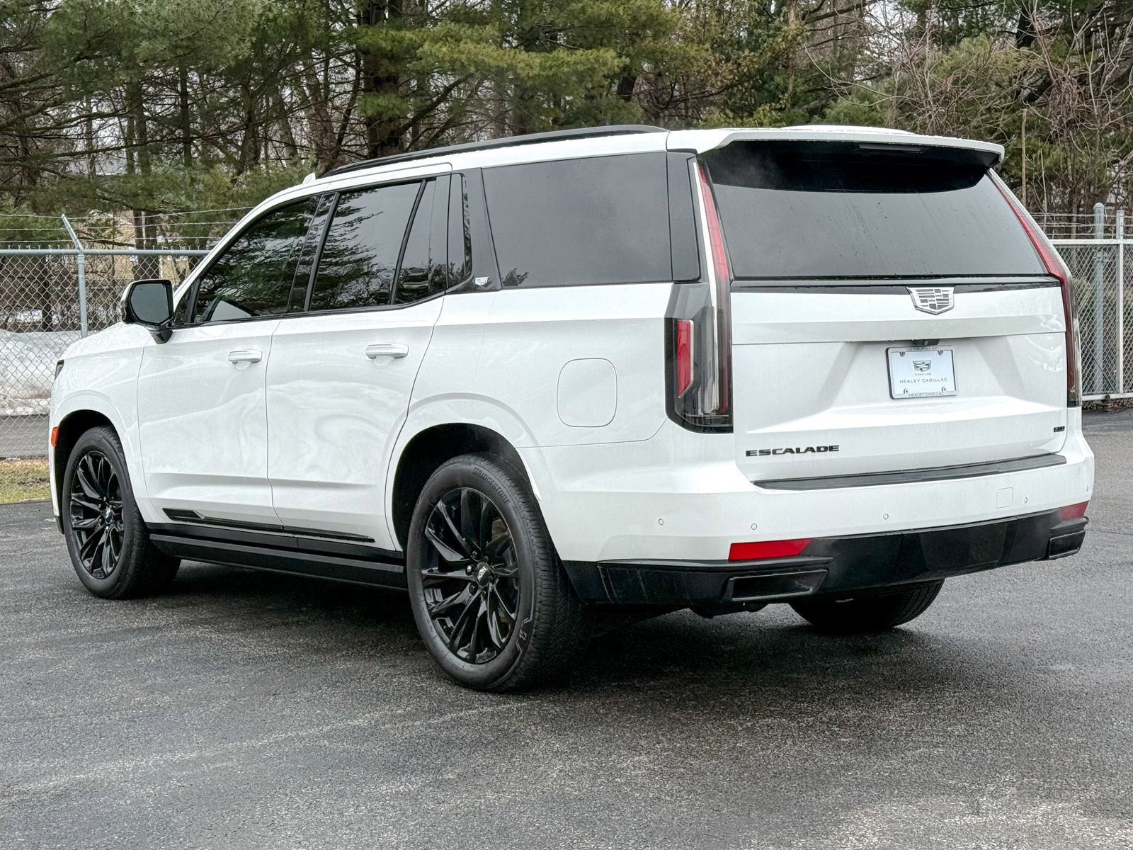 Used 2022 Cadillac Escalade Sport Platinum w/ LPO, ONYX Package image 6