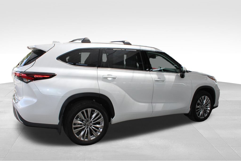 Certified 2026 Toyota Highlander Platinum AWD/4WD image 19