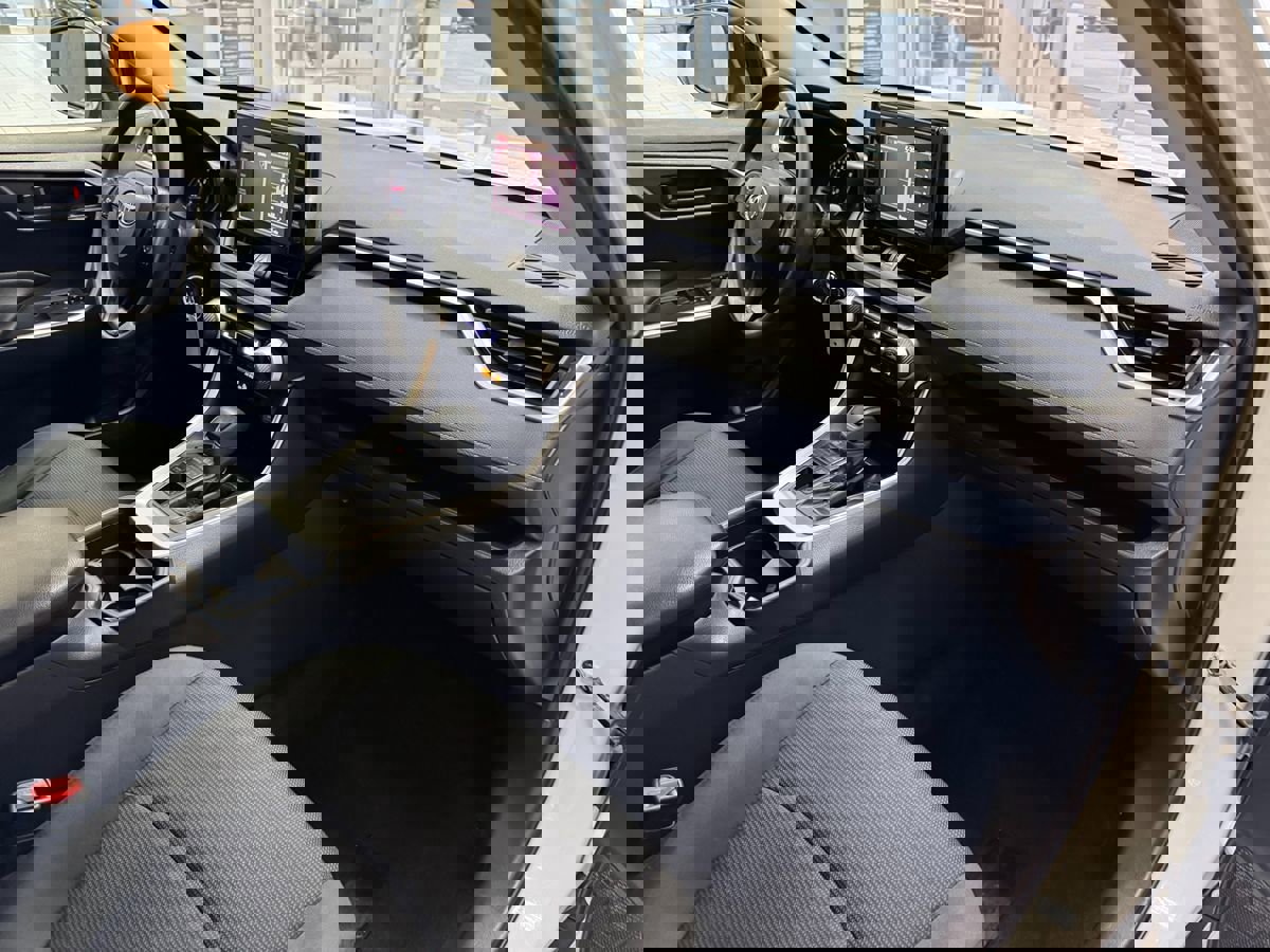 Used 2019 Toyota RAV4 LE w/ All Weather Liner Package AWD/4WD image 17