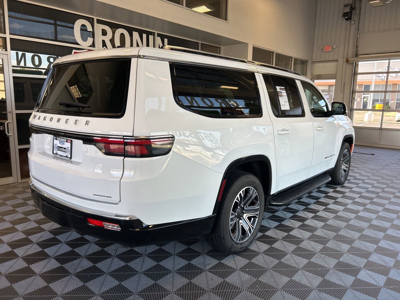 Used 2024 Jeep Wagoneer L Series II w/ Flexible Seating Group image 6