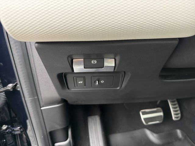 Used 2022 Land Rover Discovery Sport S R-Dynamic AWD/4WD image 17