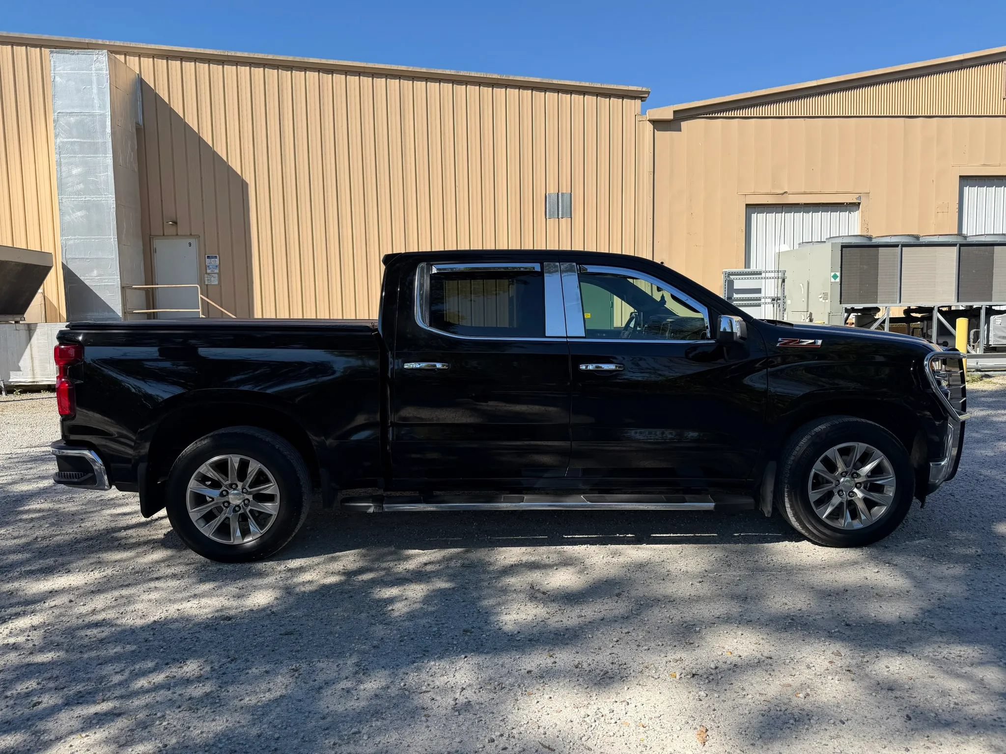 Used 2019 Chevrolet Silverado 1500 LTZ w/ LTZ Premium Package AWD/4WD image 4