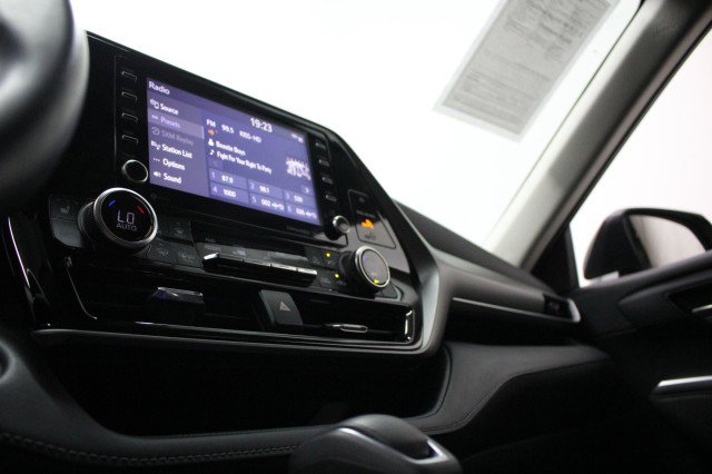 Used 2022 Toyota Highlander XLE image 16