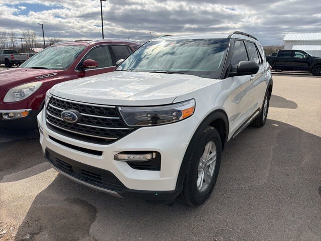 Used 2022 Ford Explorer XLT w/ Equipment Group 202A image 3