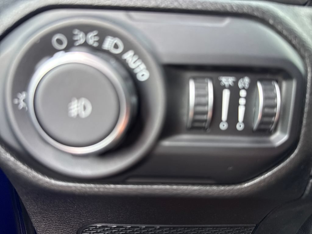 Used 2018 Jeep Wrangler Unlimited Sahara AWD/4WD image 20