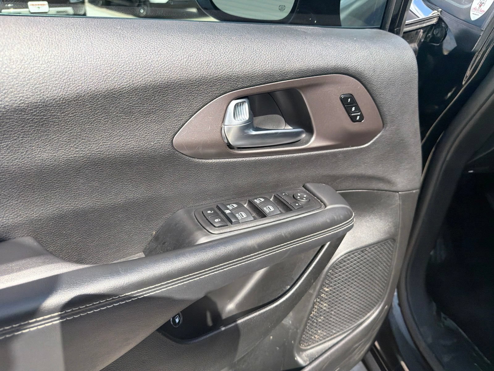 Used 2025 Chrysler Pacifica Select FWD image 17