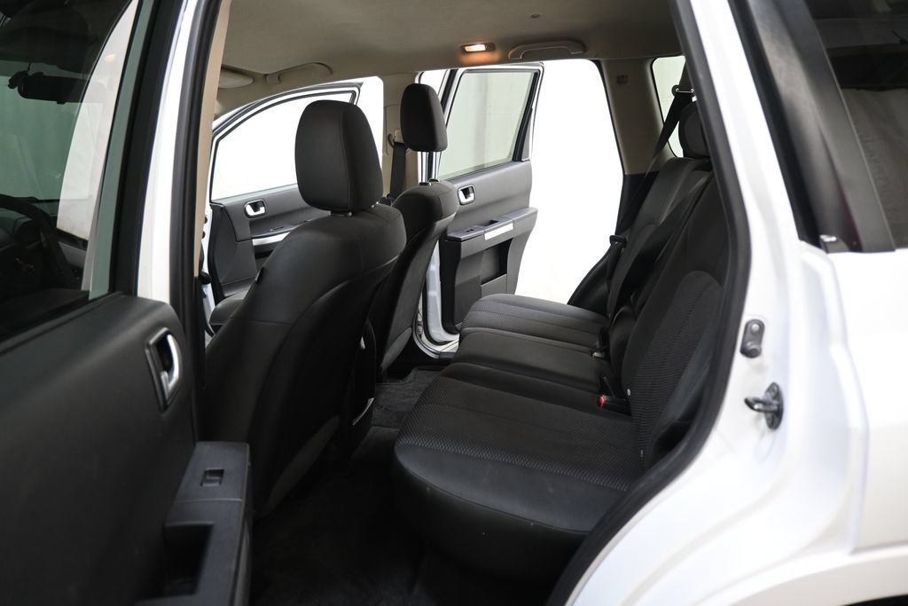 Used 2011 Mitsubishi Endeavor LS AWD/4WD image 19