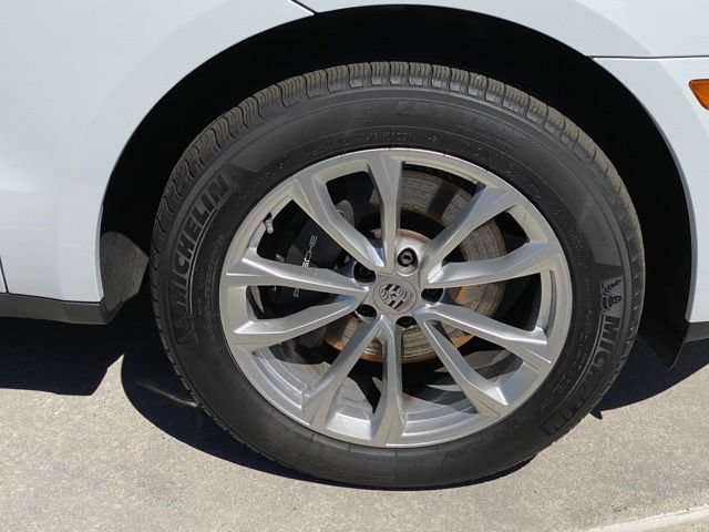 Certified 2025 Porsche Macan AWD/4WD image 30
