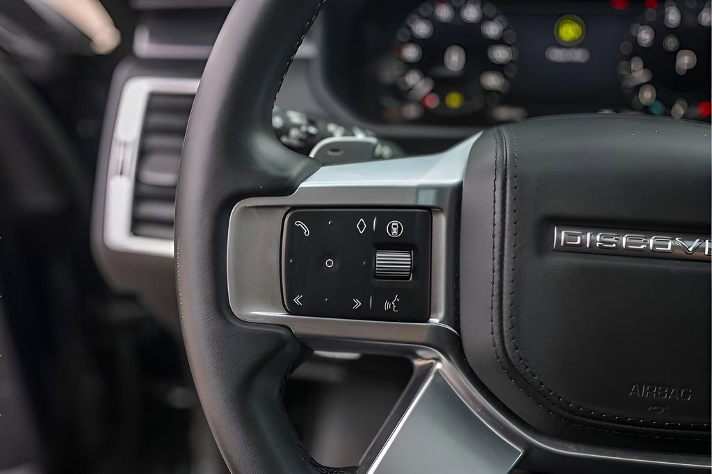 Used 2024 Land Rover Discovery Metropolitan Edition AWD/4WD image 17