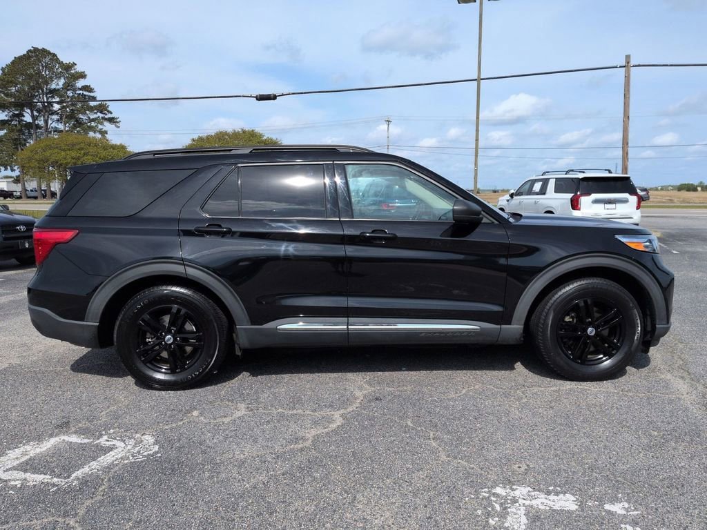 Used 2022 Ford Explorer XLT w/ Equipment Group 202A RWD image 3