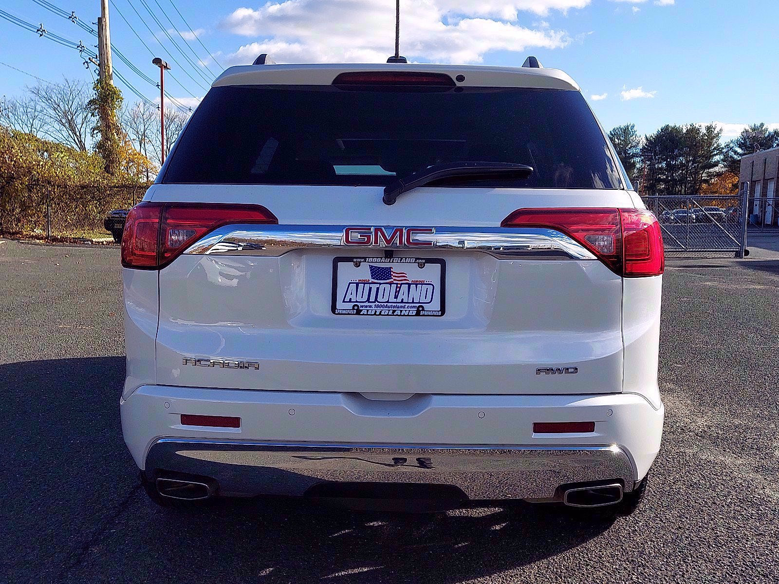 Used 2017 GMC Acadia Denali w/ Technology Package AWD/4WD image 5