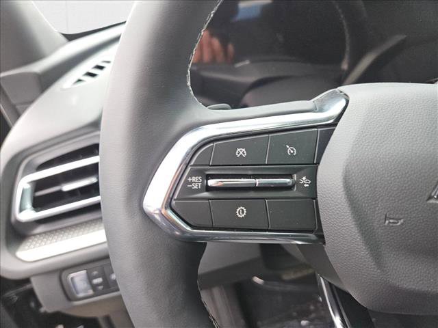 New 2025 Chevrolet Traverse LT w/ Driver Confidence Package FWD image 17