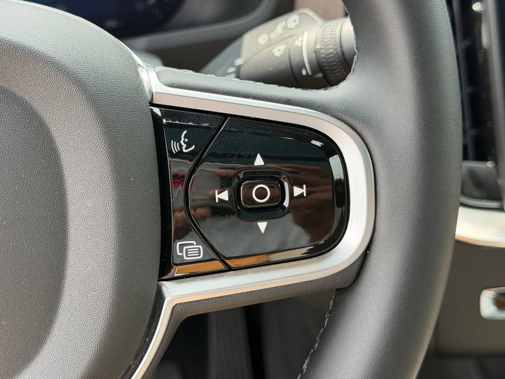 New 2026 Volvo XC90 B6 Plus w/ Protection Package Premier AWD/4WD image 19