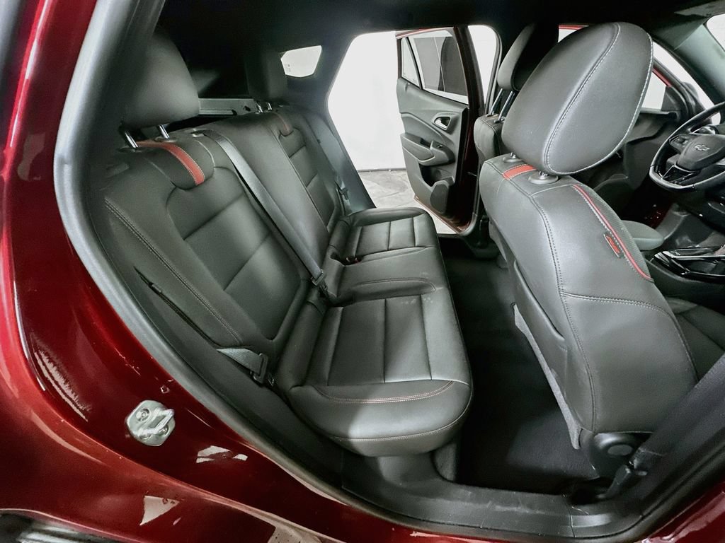 Used 2025 Chevrolet Trax RS w/ Sunroof Package FWD image 12
