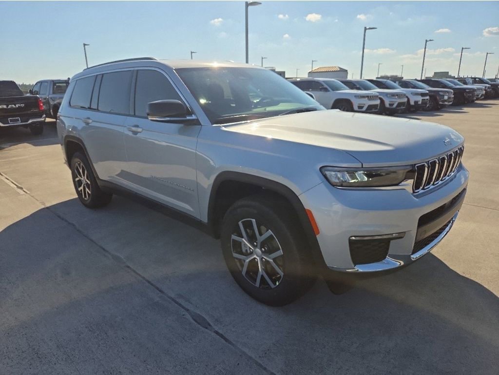 New 2025 Jeep Grand Cherokee Limited image 2
