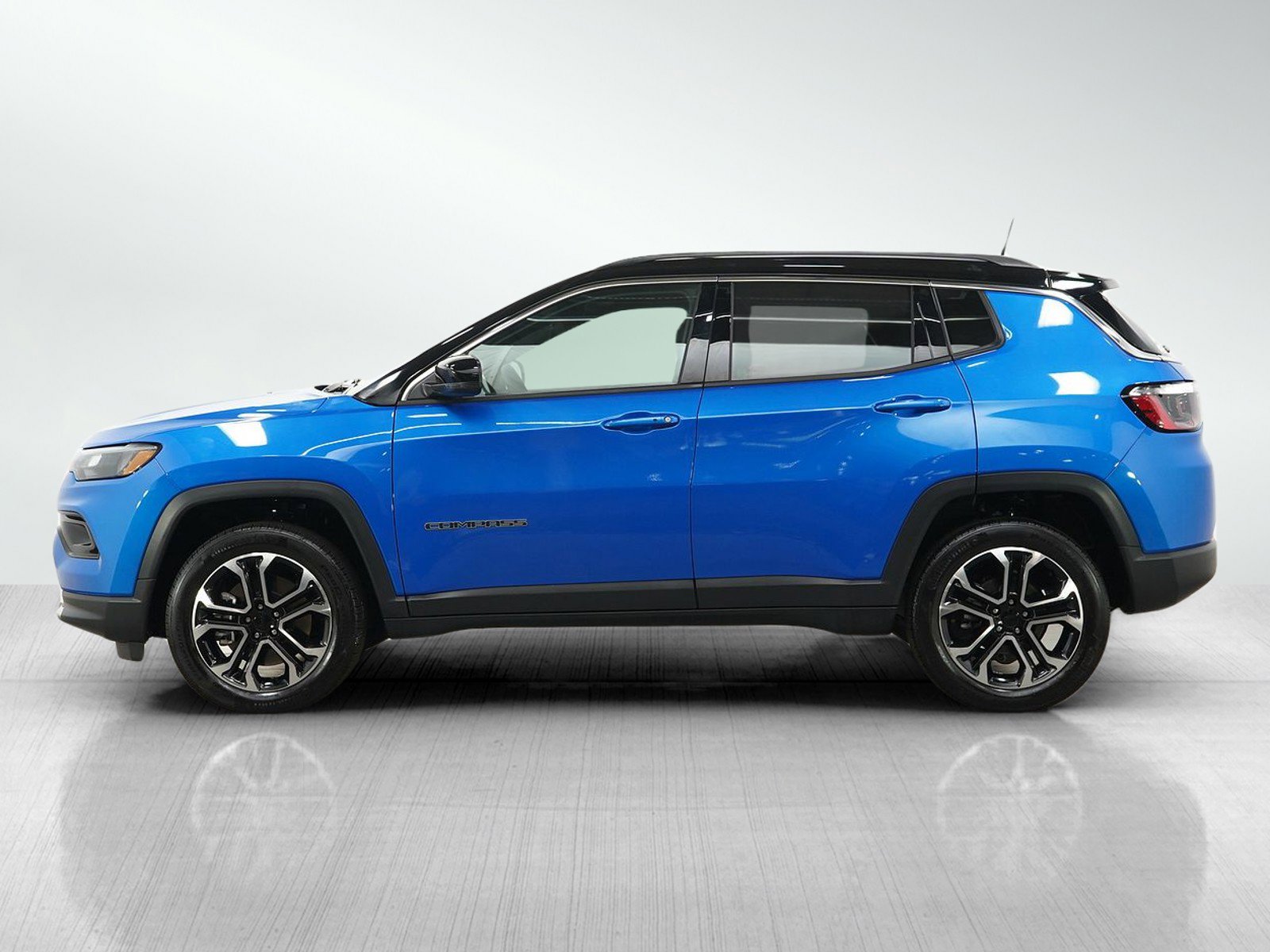Used 2023 Jeep Compass Limited w/ Sun and Sound Group AWD/4WD image 2