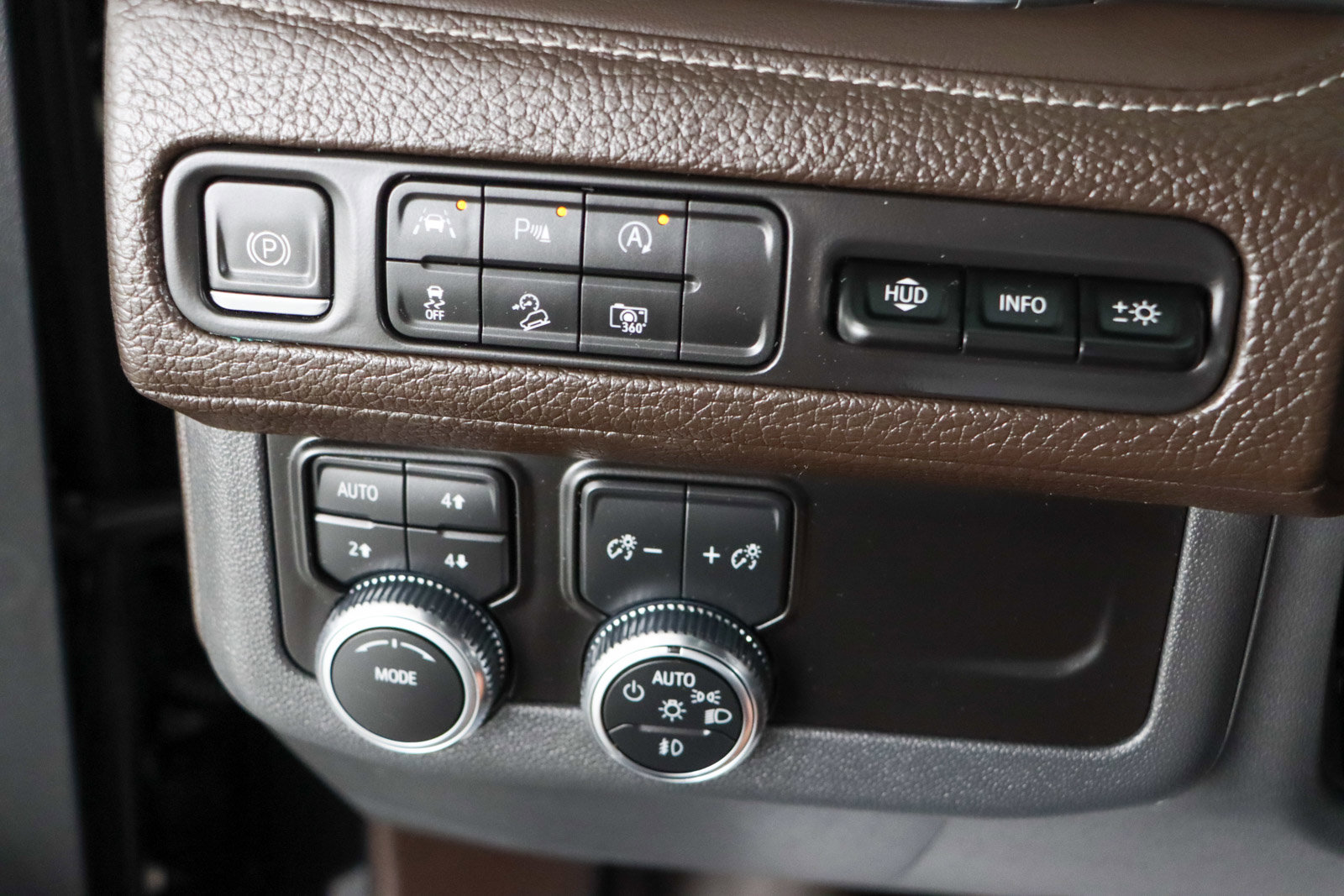 Used 2023 GMC Yukon Denali w/ LPO, Floor Liner Package AWD/4WD image 23