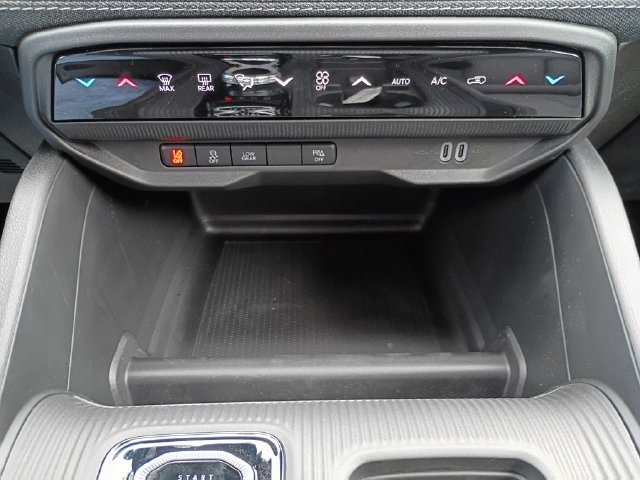 Used 2026 Jeep Cherokee Laredo AWD/4WD image 16