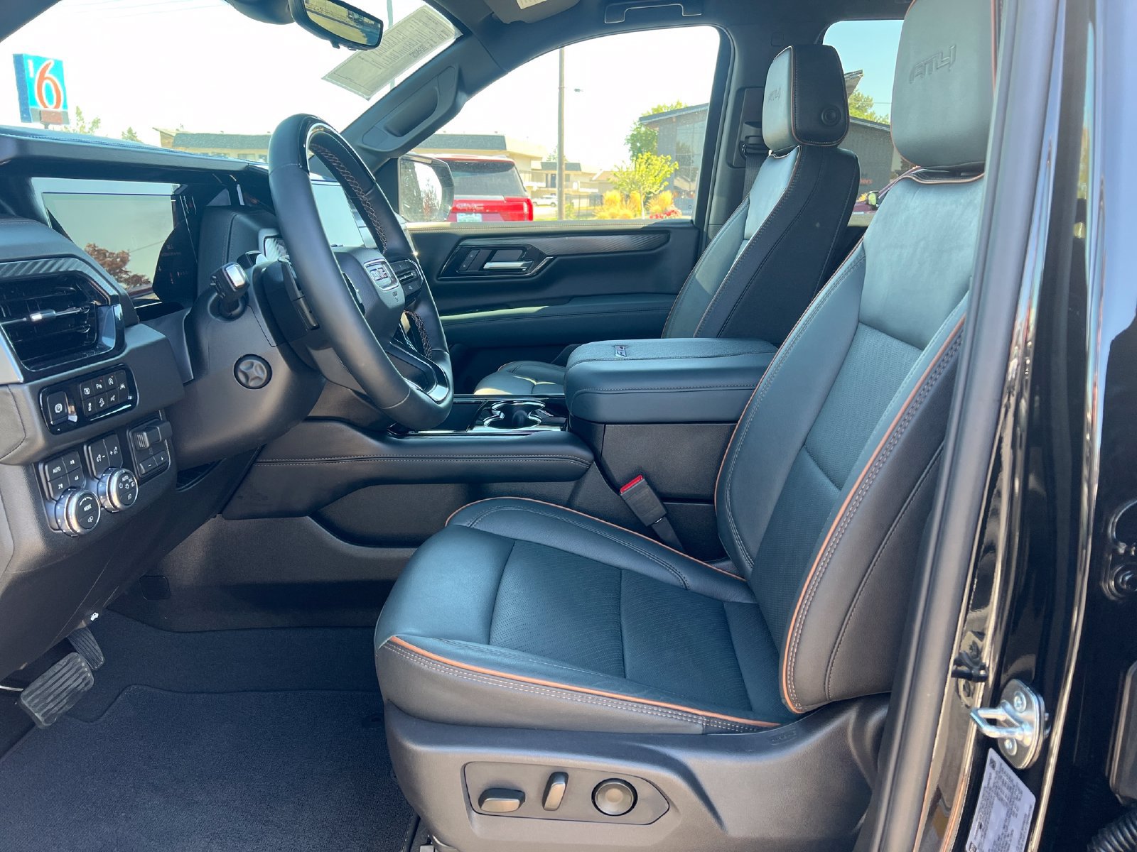 Used 2026 GMC Yukon AT4 w/ Premium Trailering Package AWD/4WD image 9