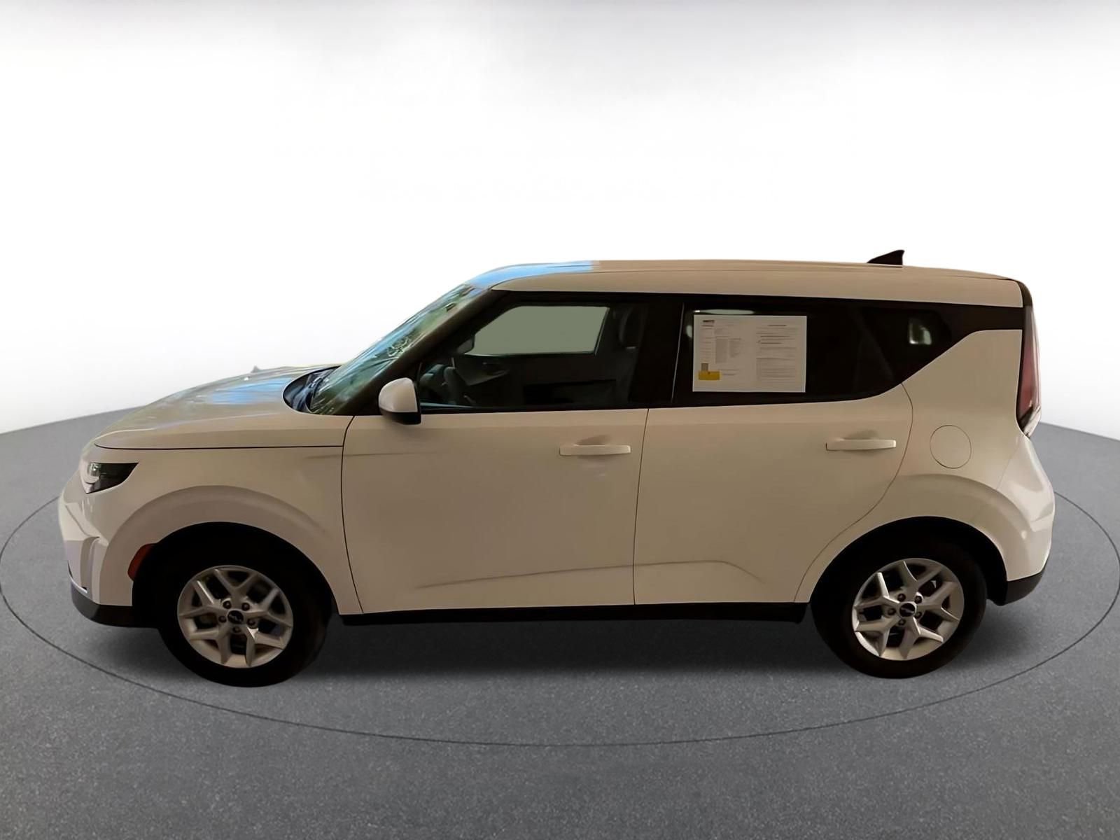 Used 2025 Kia Soul LX w/ LX Technology Package image 9