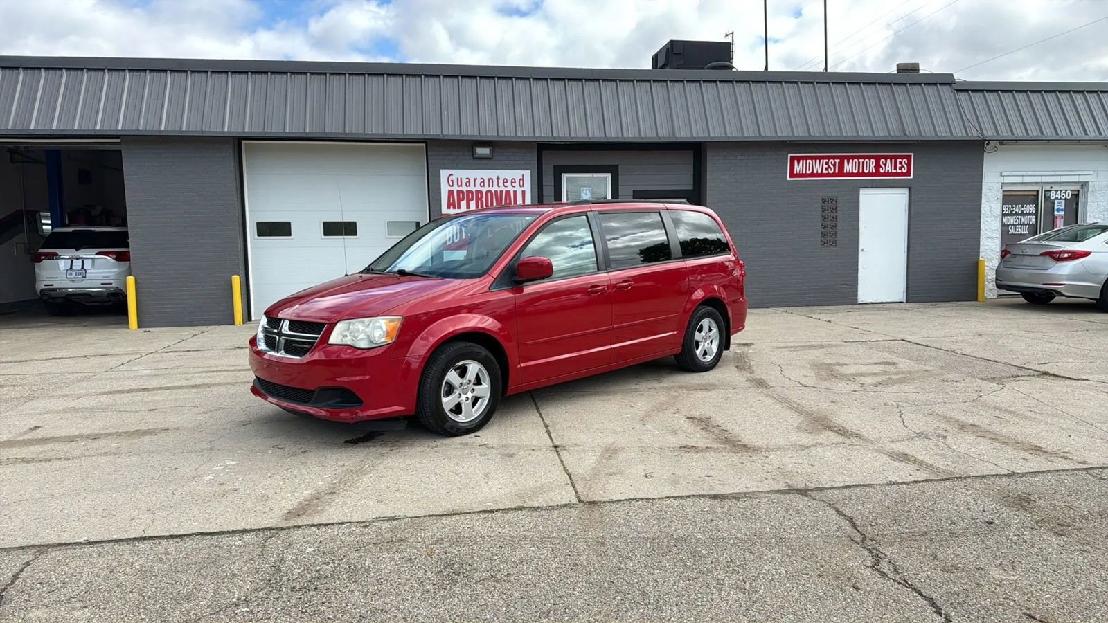 Used 2012 Dodge Grand Caravan SXT FWD image 2