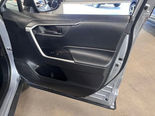 Used 2021 Toyota RAV4 LE image 12