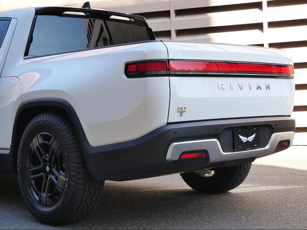 Used 2023 Rivian R1T Adventure image 7