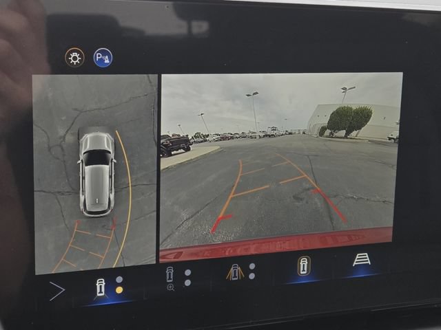 New 2026 Chevrolet Equinox LT w/ Safety and Technology Package FWD image 4