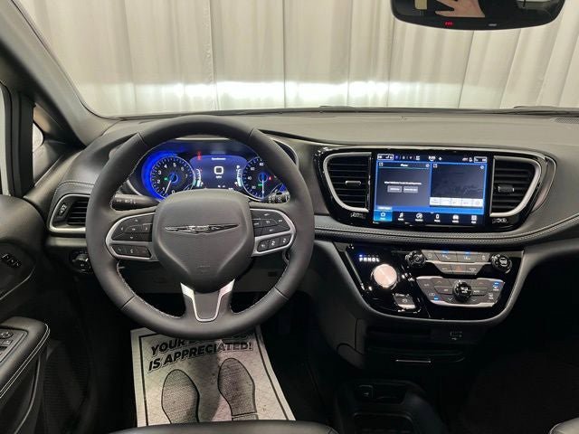 New 2026 Chrysler Pacifica Select AWD/4WD image 17