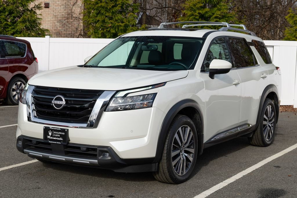 Used 2022 Nissan Pathfinder Platinum w/ Cargo Package image 3