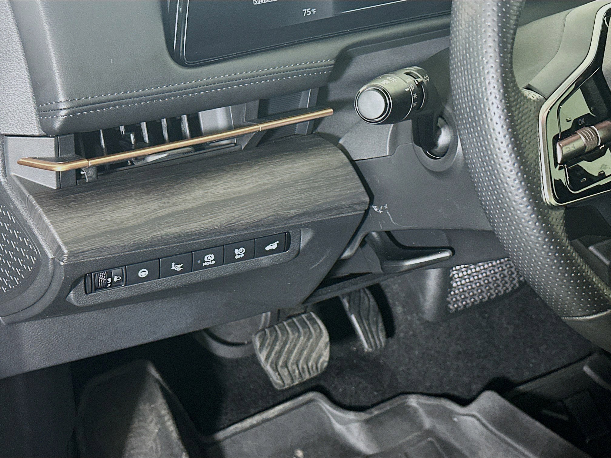 Used 2024 Nissan Ariya FWD image 17