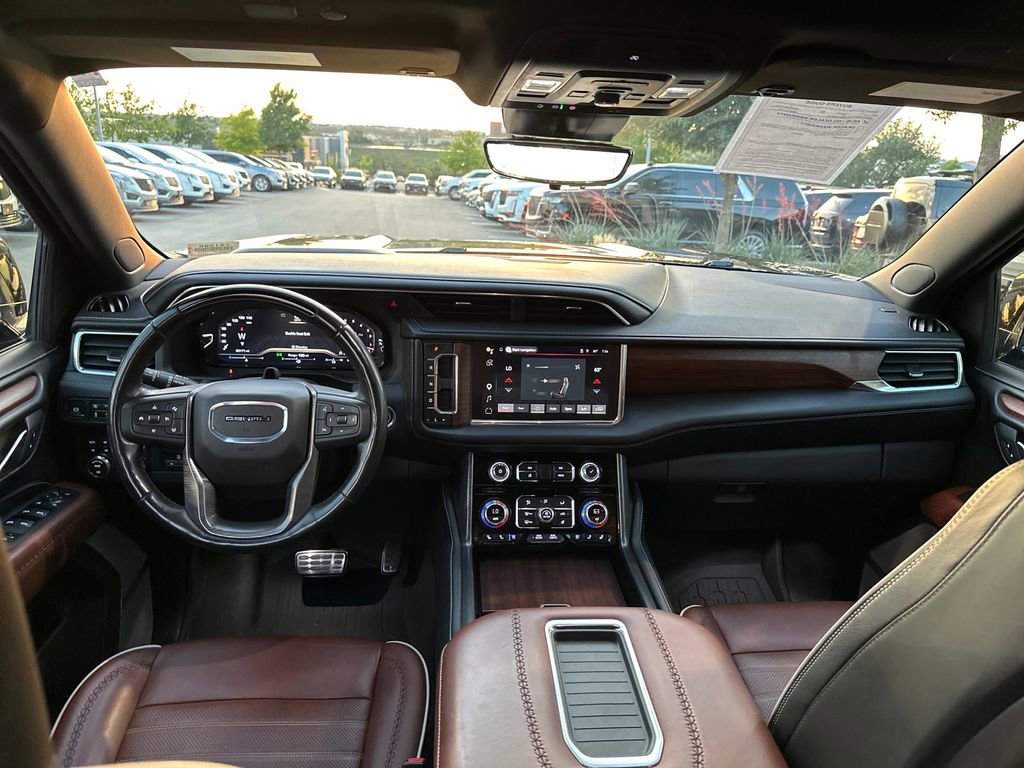 Used 2023 GMC Yukon XL Denali Ultimate AWD/4WD image 32