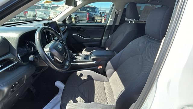 Used 2024 Toyota Highlander LE FWD image 17