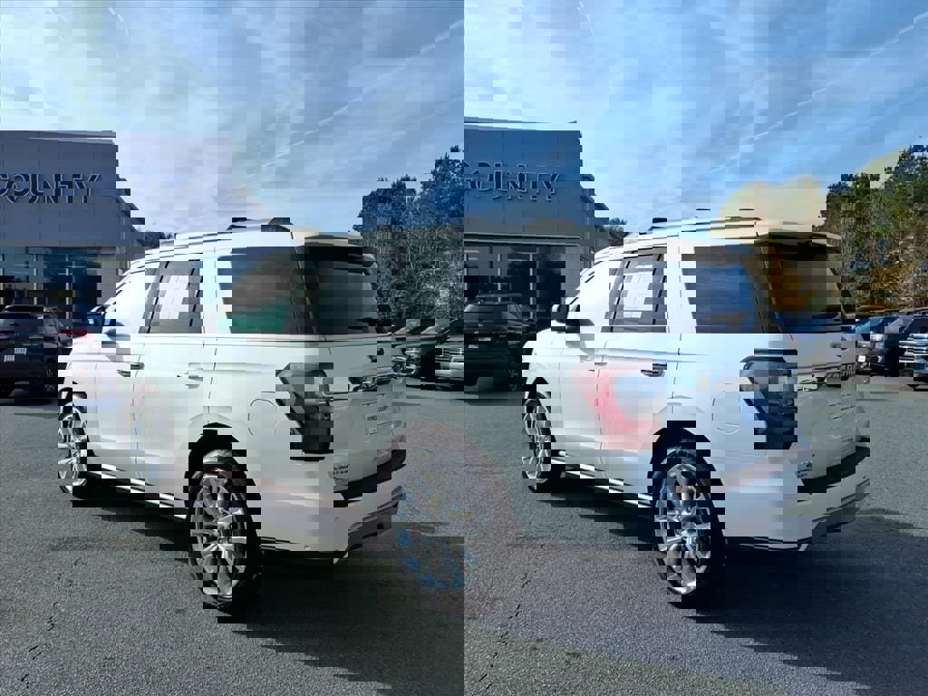 Certified 2019 Ford Expedition Limited w/ Equipment Group 302A image 4